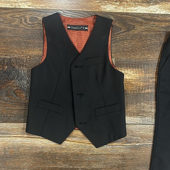 Toddler boys 5 piece tuxedo ring bearer 3T - Picture 5 of 14